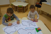 Grupas "Kamenīte" bērni gatavojas Latvijas dzimšanas dienas svinībām